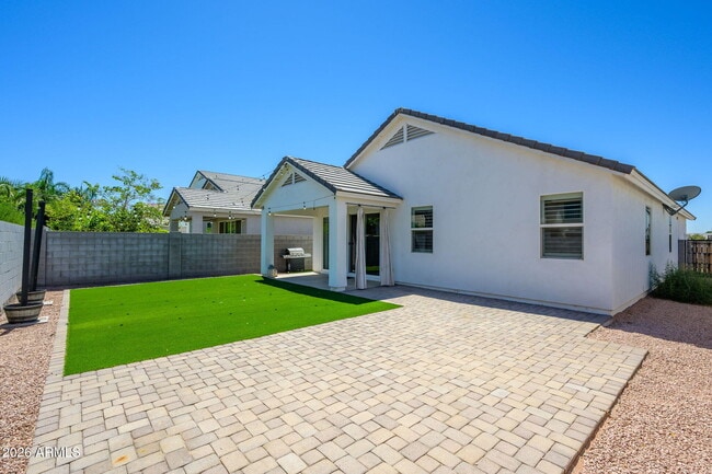 Building Photo - 542 E Bamboo Ln