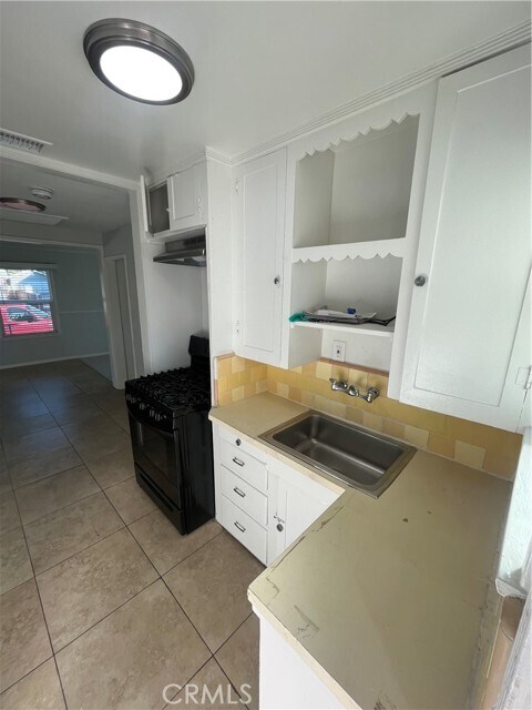 Building Photo - 2008 S Halladay St