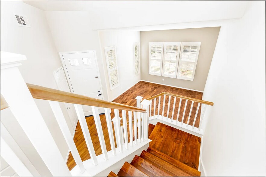 Building Photo - 25357 Avanti Ct