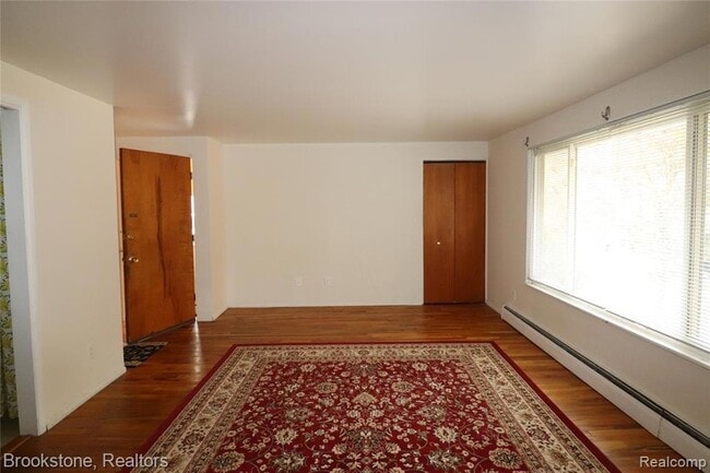 Building Photo - 2 Glendale Dr