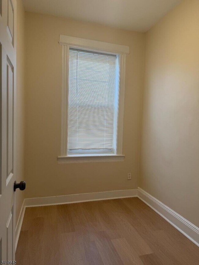 Building Photo - 65 Clendenny Ave