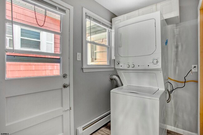 Building Photo - 13 N Victoria Ave