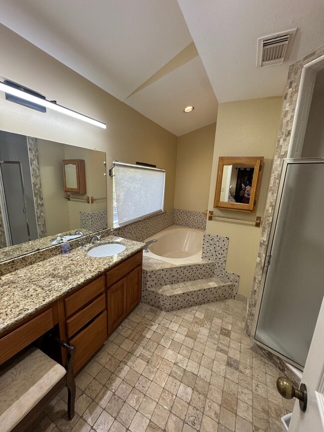 Building Photo - 312 Grande St