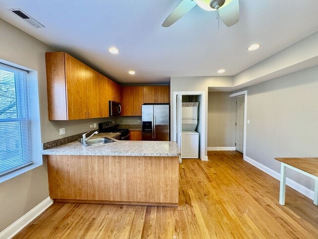 Building Photo - 3 Bedroom Apartment in Rogers Park