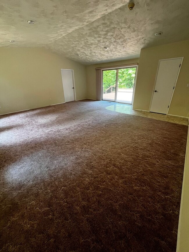 Building Photo - Gorgeous 3 BD 2.25 BA Home on 2 Acres!