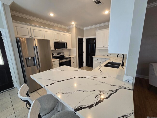 Building Photo - 9235 Worthington Lake Ave