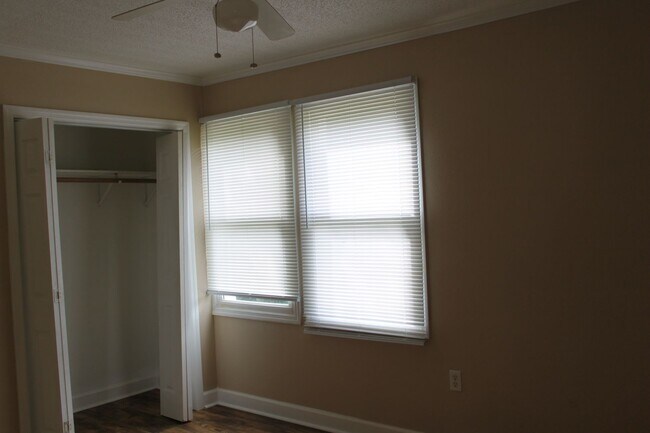 Building Photo - 3 Bed 1 Bath home on Jones Street