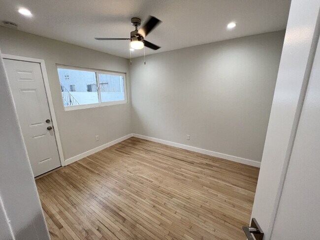 Building Photo - Modern Pet-Friendly Hawthorne Home With Ga...
