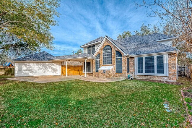 Building Photo - 910 Chinni Ct