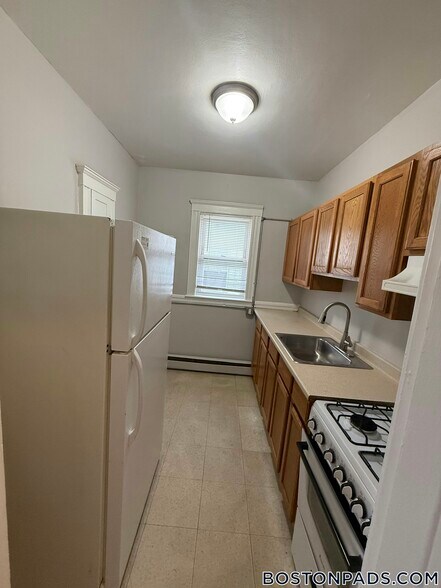 Building Photo - 38 Estes St