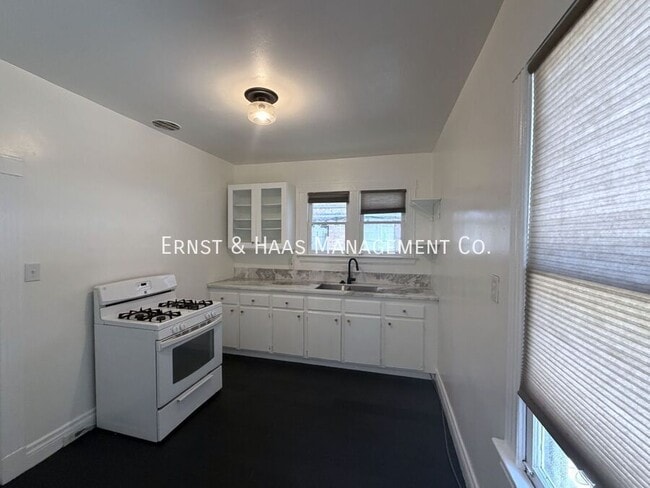 Building Photo - 209 Linden Ave