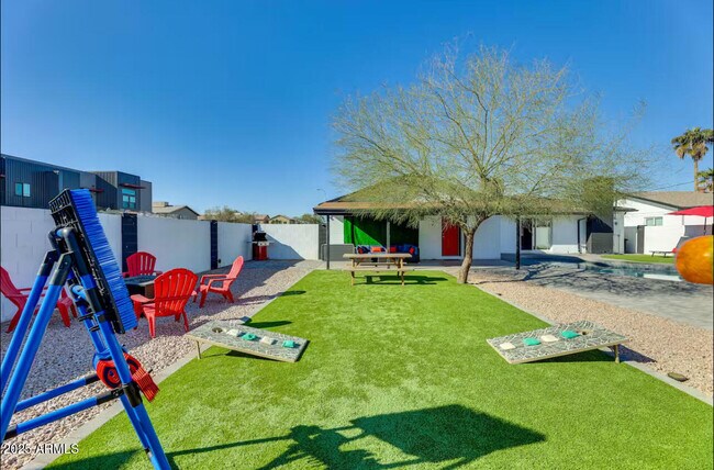 Building Photo - 1027 S Siesta Ln