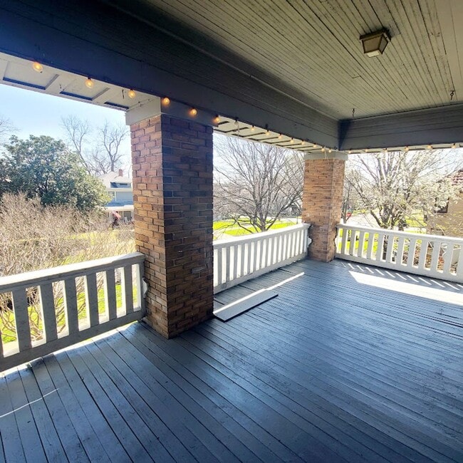 Building Photo - 2 Bedroom, 1 Bath Apartment in Munger Plac...