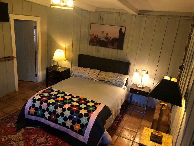 Cozy bedroom - 788 Ferguson Rd