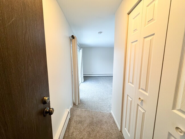 Building Photo - 2529 Spring St