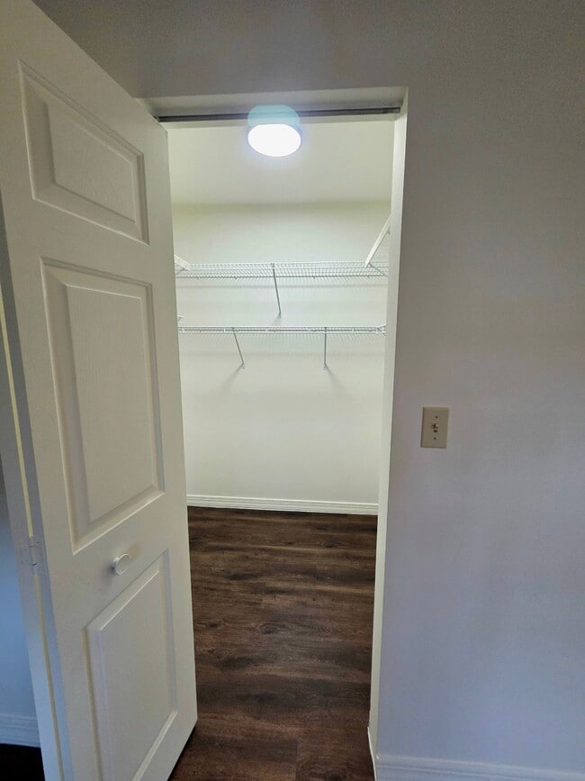 Building Photo - 10819 Washington Ct