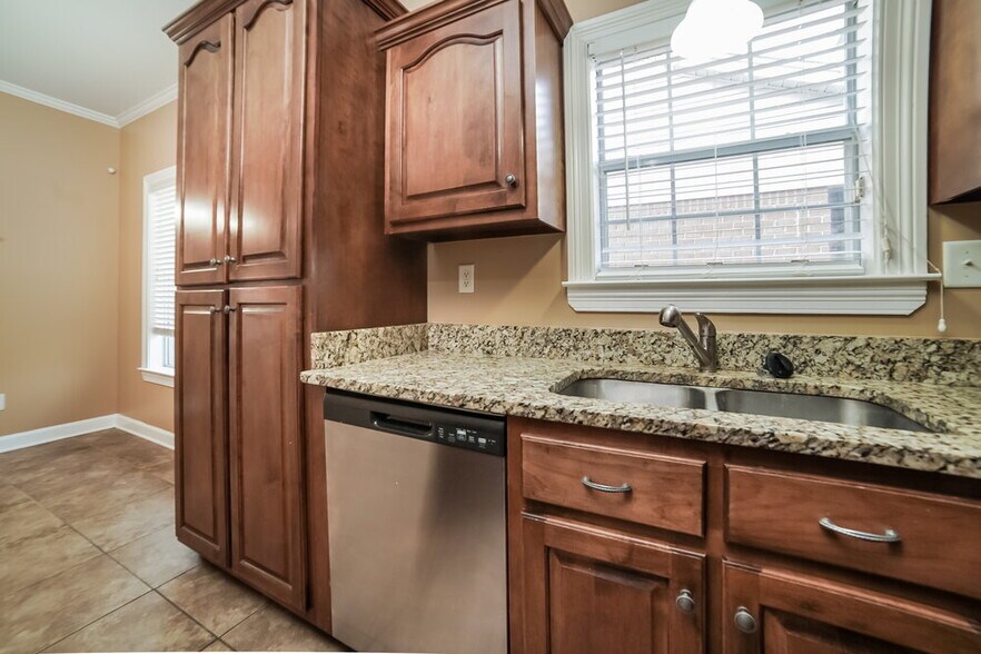 Building Photo - 2733 Graystone Dr