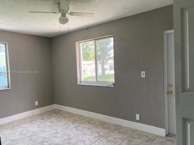Building Photo - 1124 NW 100th Terrace