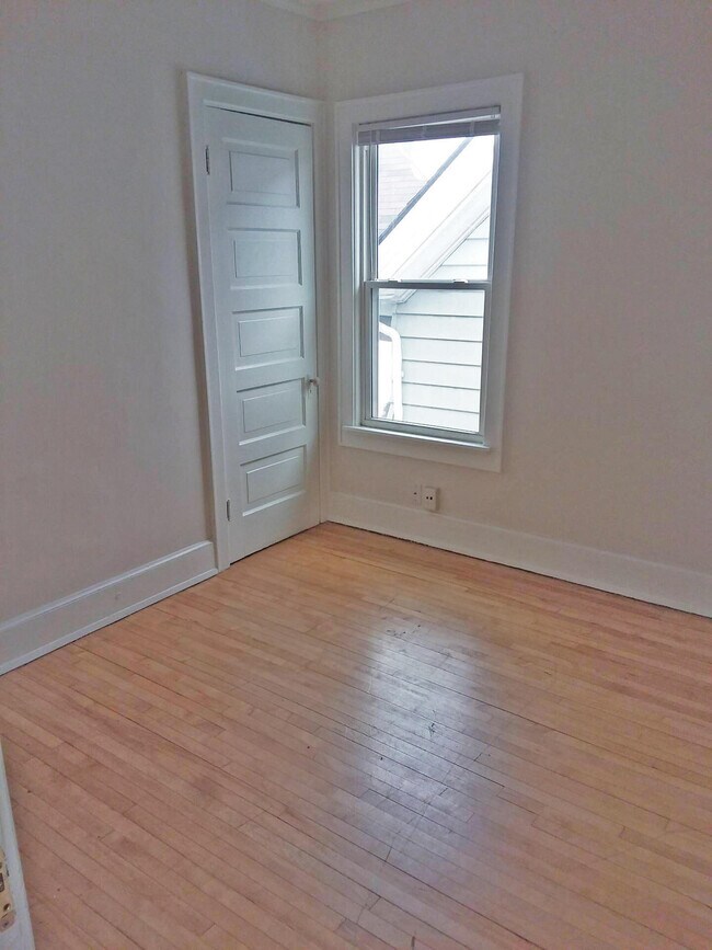 Building Photo - 2214 N Holton St