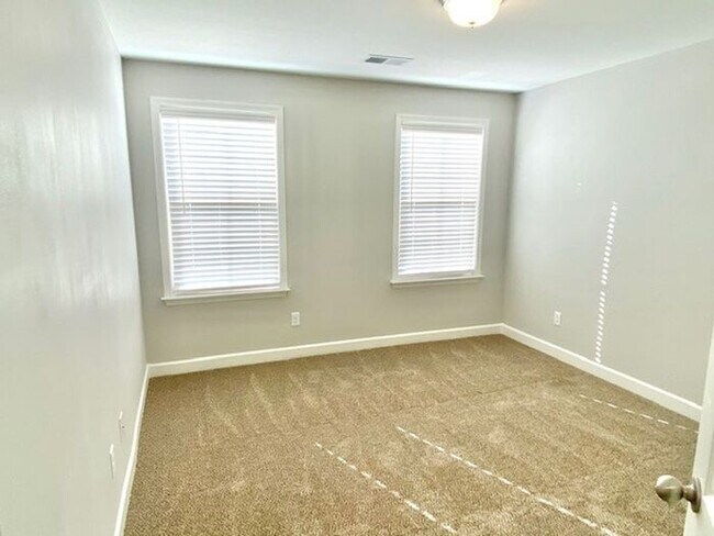 Building Photo - Now Leasing In Sommerville -4 Bedroom 2.5 ...