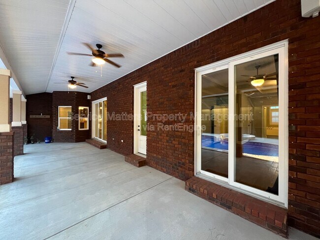 Building Photo - 2926 Greystone Dr