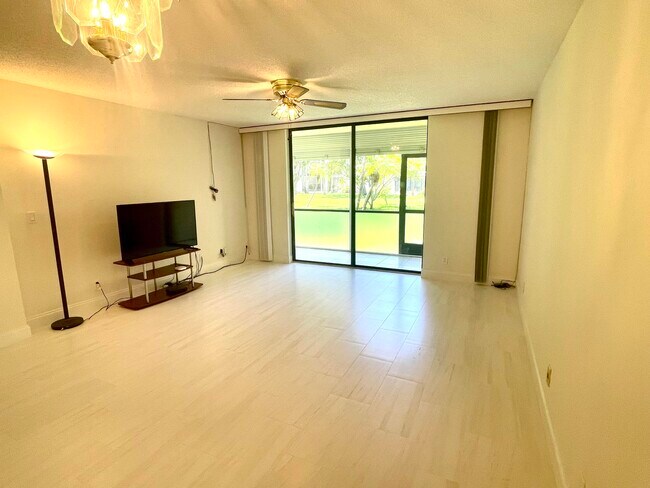 Building Photo - 5130 Las Verdes Cir