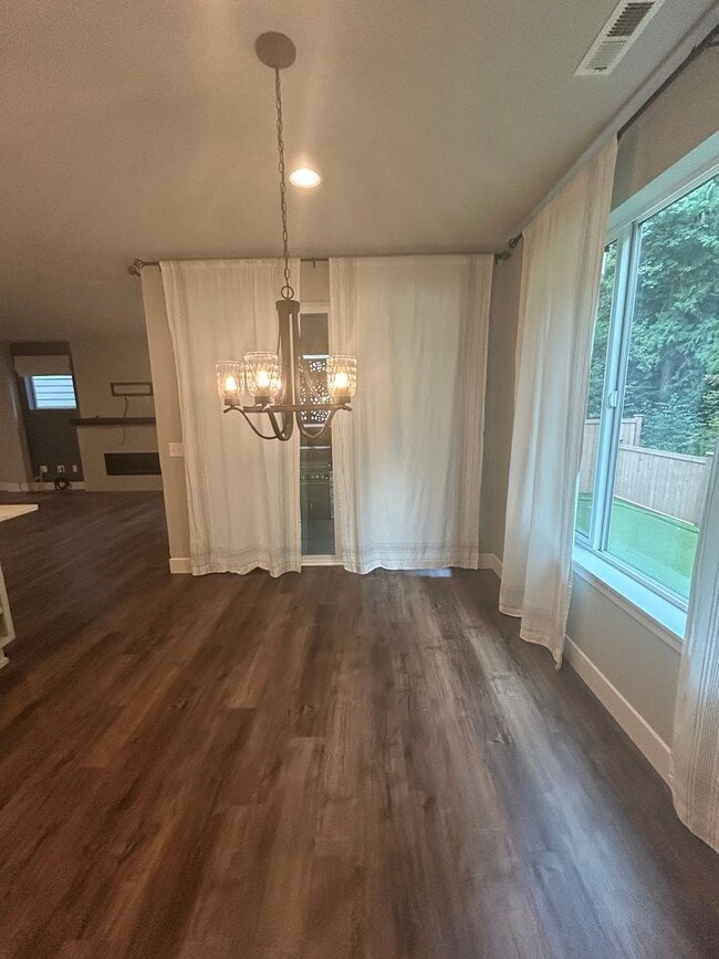 Building Photo - Spacious 4 Bed / 3.5 Bath Home in Easton C...