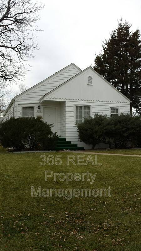 Building Photo - 2203 9th Ave