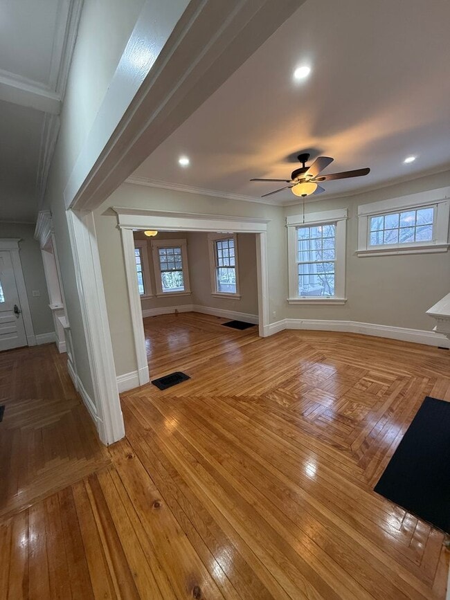 Building Photo - 82-84 Oxford Street