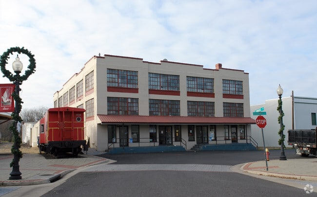 Building Photo - Waters Place