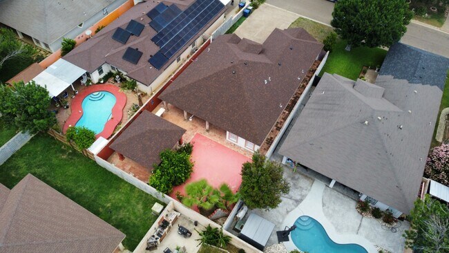 Building Photo - 3 Bed 3 Bath Home in the Laredo's Northside Primavera Subdivision! Available Now!