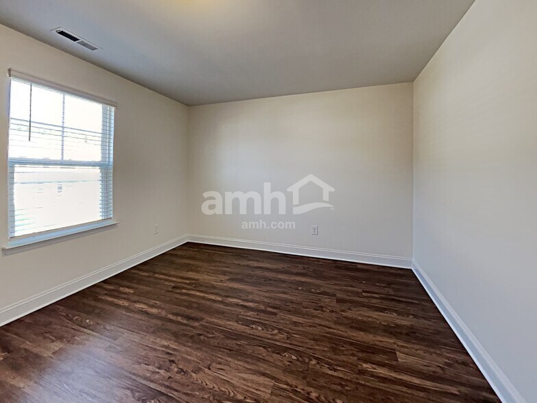 Building Photo - 1113 Bentley Pl