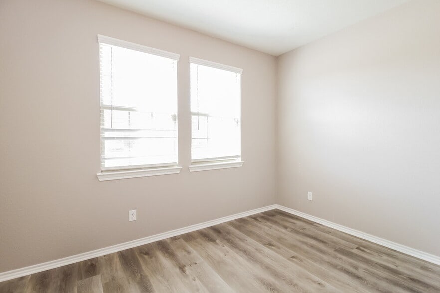 Building Photo - 3616 Doris Dr