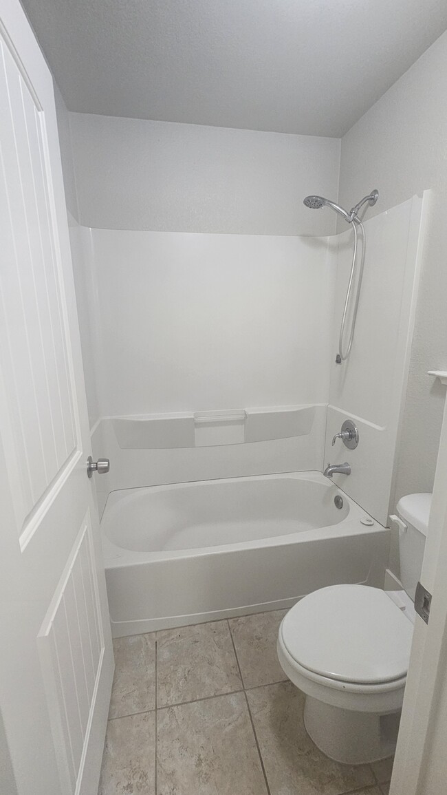 Building Photo - 3157 Rogue River Dr