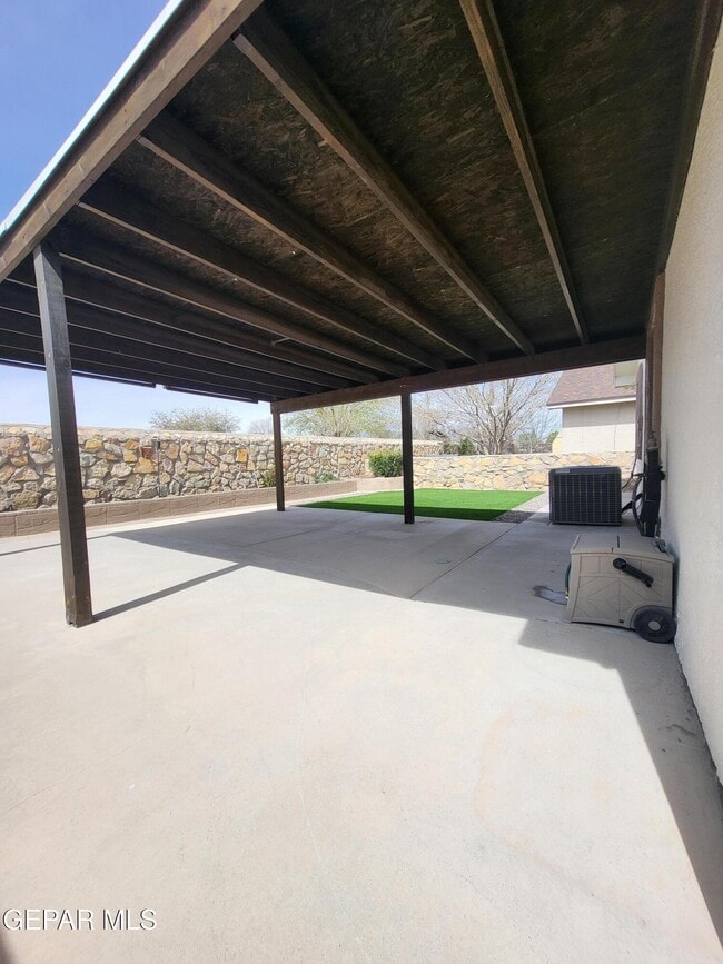 Building Photo - 1733 Shreya St