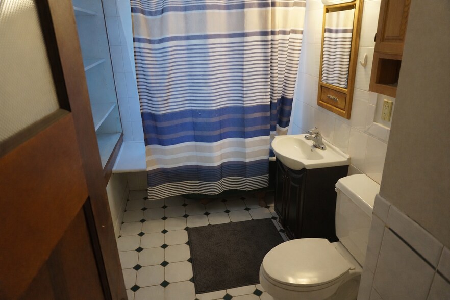 Building Photo - 3284 N Oakland Ave