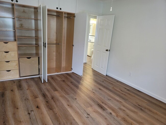 Building Photo - 422 N Shaffer St