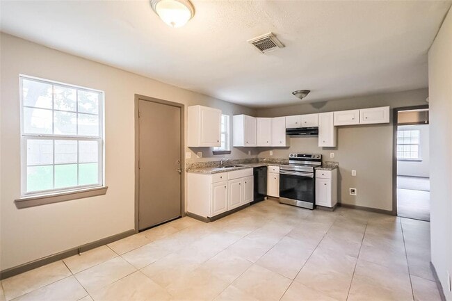 Building Photo - 3313 Chestershire Dr