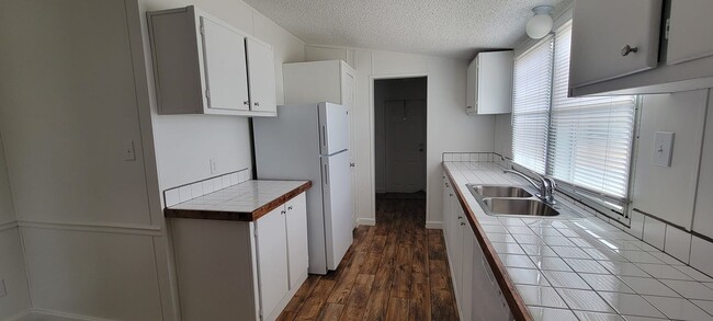 Building Photo - Ready to Move in