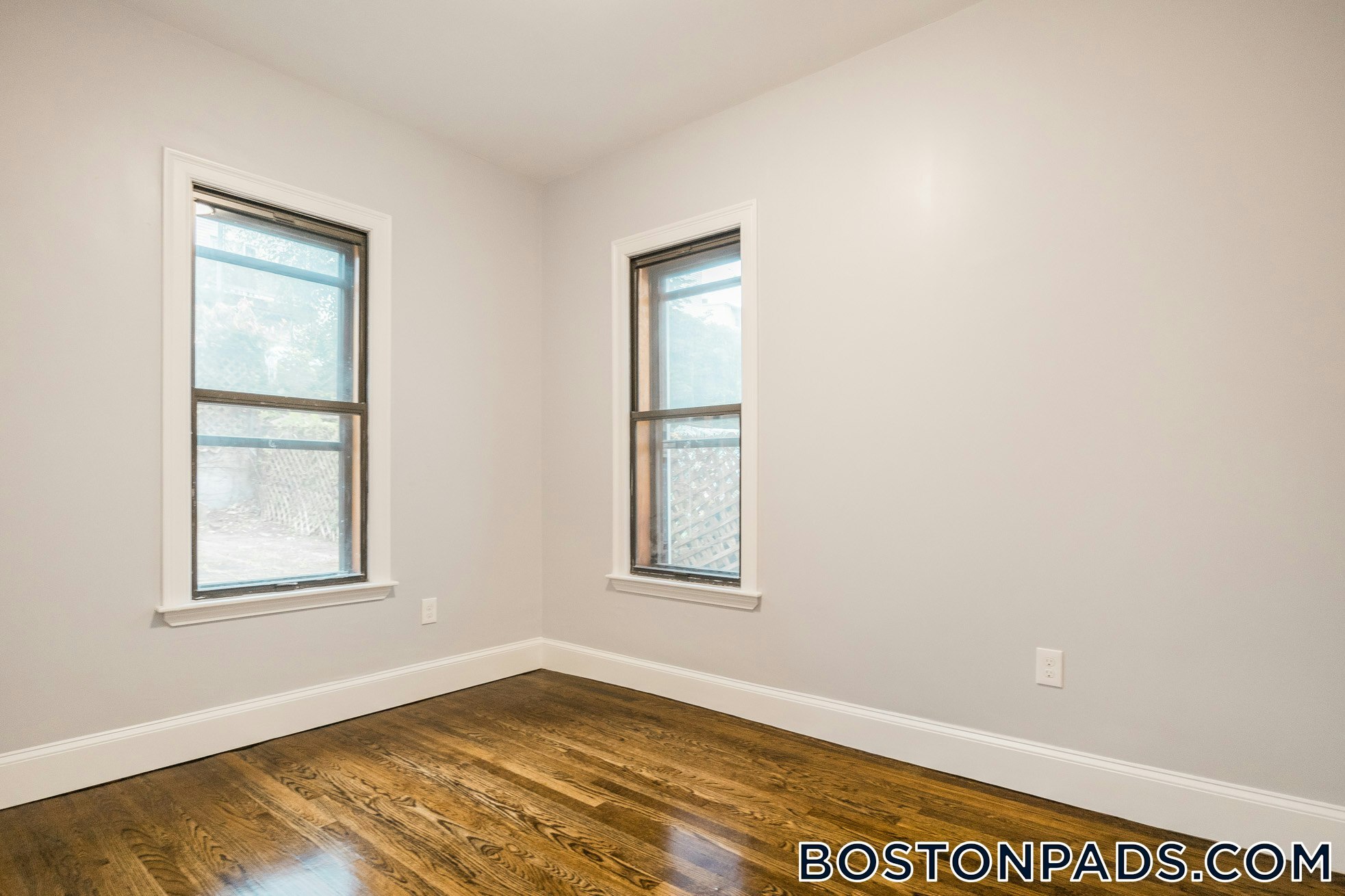 Building Photo - 344 Saratoga St