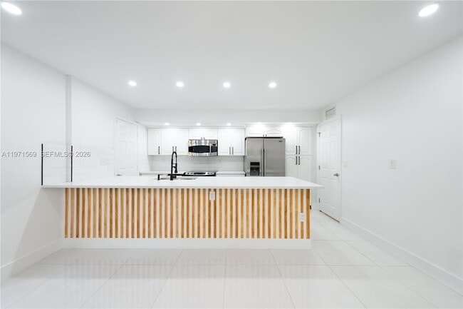 Building Photo - 3736 NE 166th St