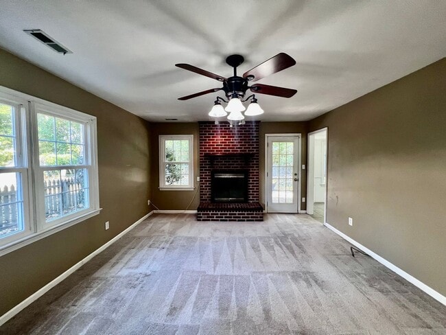 Building Photo - Welcome to this beautiful home in Salem La...