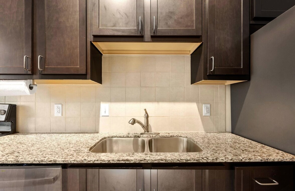 Building Photo - 100 E Washington St