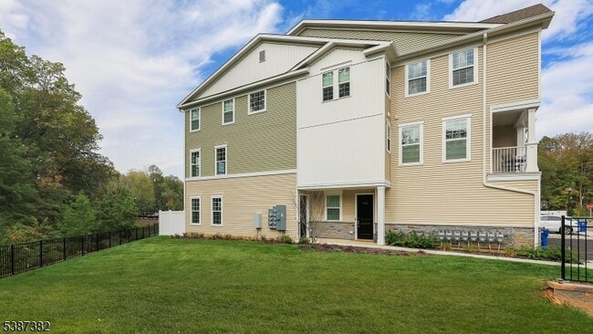 Building Photo - 113 Iris Ct