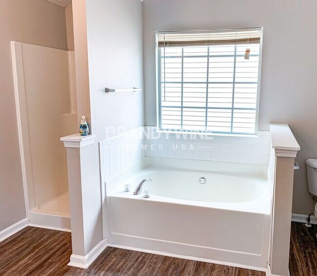 Building Photo - Captivating 4BR! A remarkable find