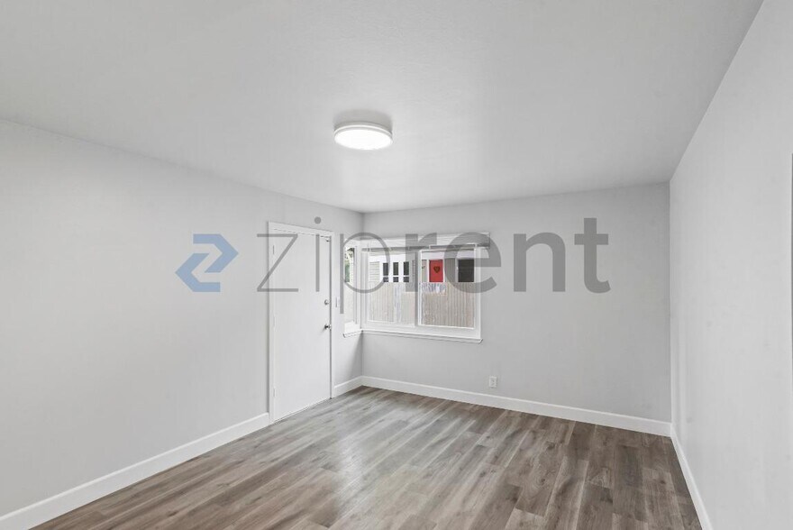 Building Photo - 122 Asbury St