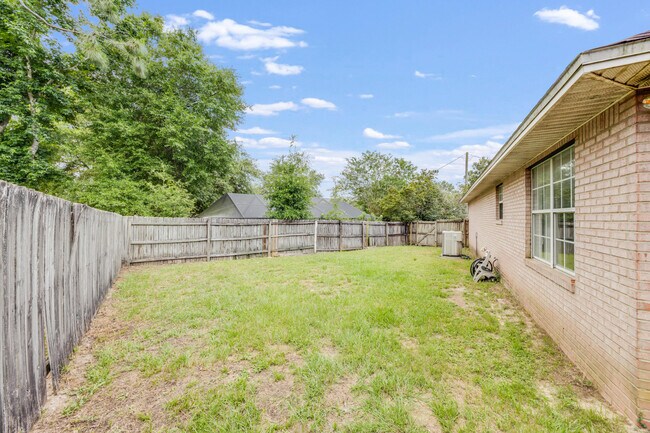 Building Photo - 2803 MacGregor Ln