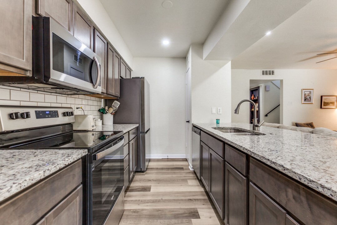 Building Photo - 4120 Towngate Blvd