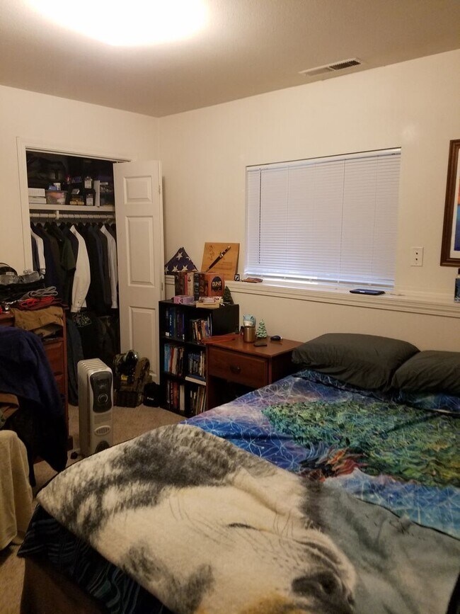 Building Photo - 4 bedroom 2 bath home in Bozeman with double attached garage