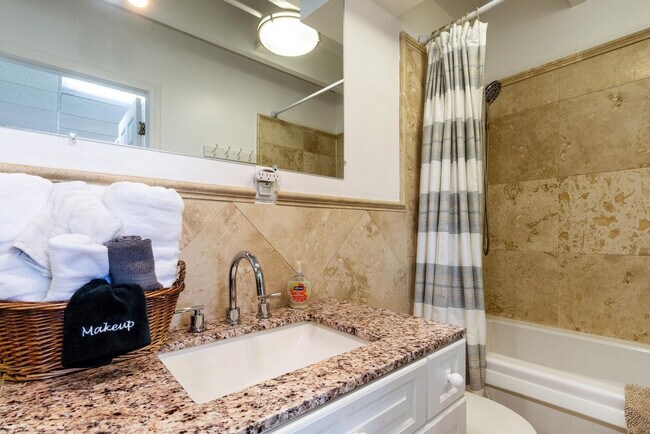 Building Photo - 14401 Front Beach Rd